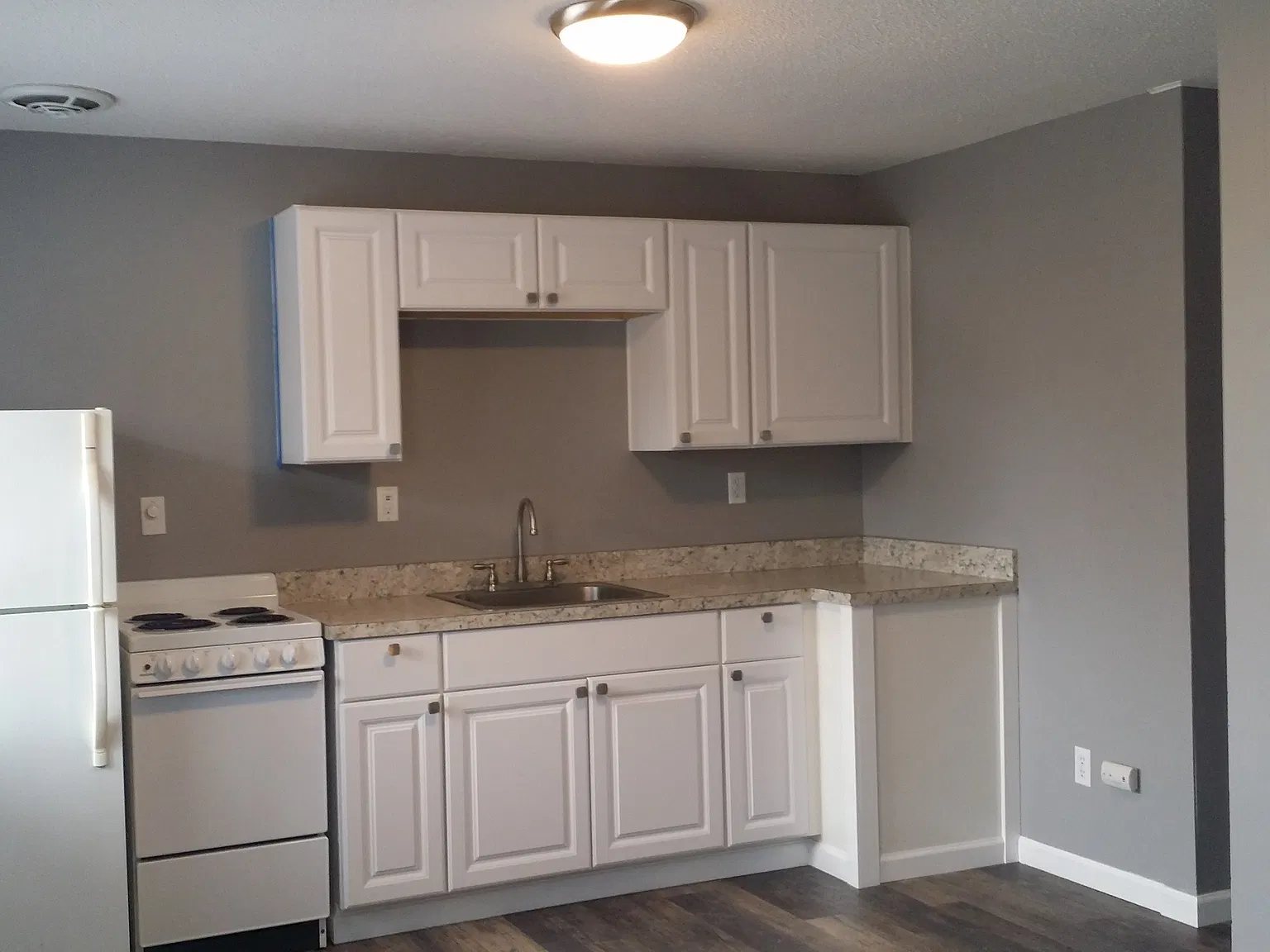 1 Bedroom — Photo 3