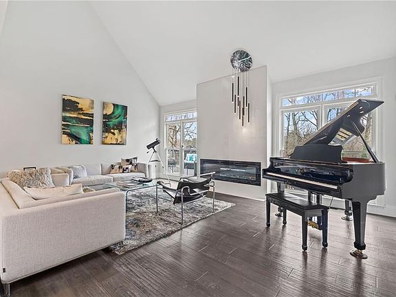 2nd image of 4367 Dunmore Rd NE