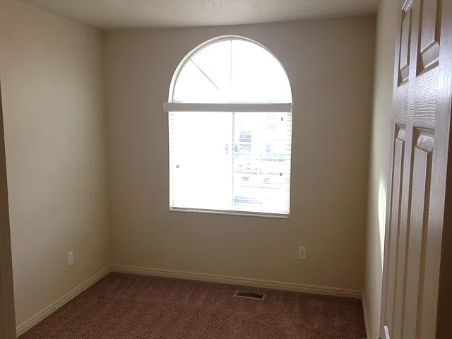 612 E 550 N — Photo 10