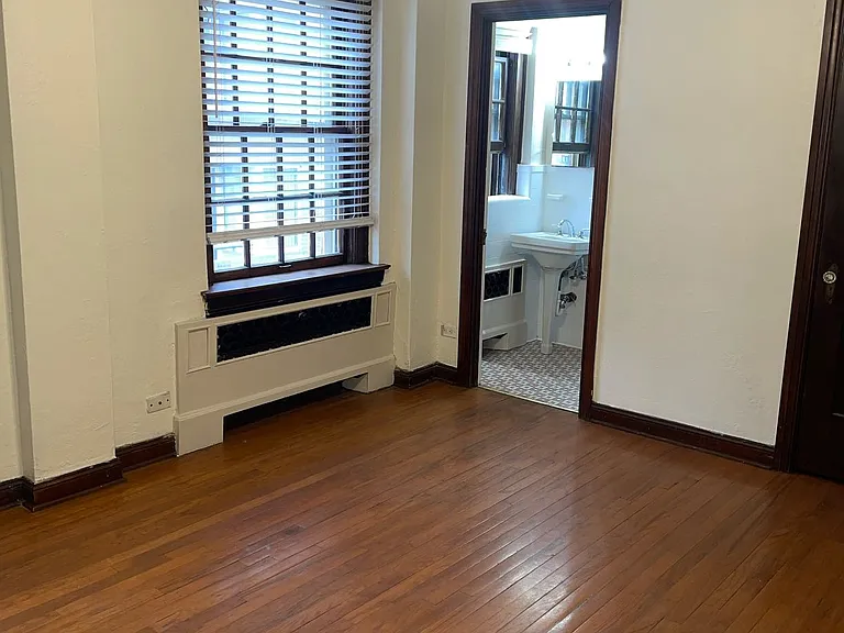 Grosvenor Arms Apartments — Photo 43