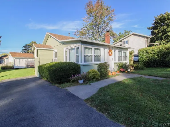 13207 Sunset Pkwy, Waterport, NY 14571