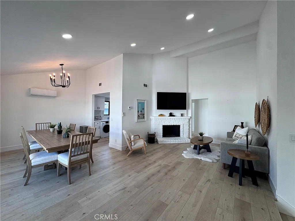 2 bed, 1100 sqft, $5,500 — Photo 4