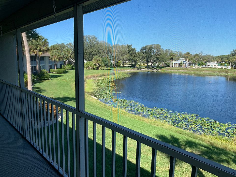 Waterside II and view of lake