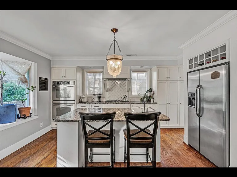 2410 Cornwallis Ave SE — Photo 6