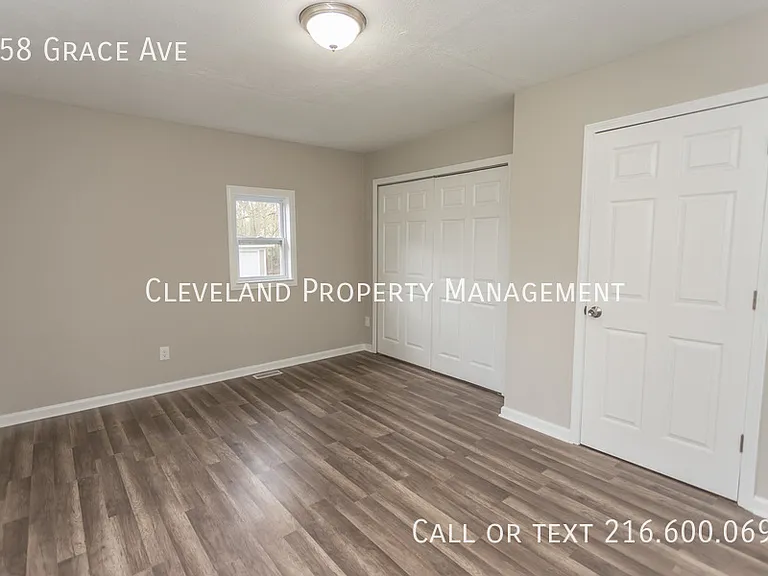 558 Grace Ave — Photo 15