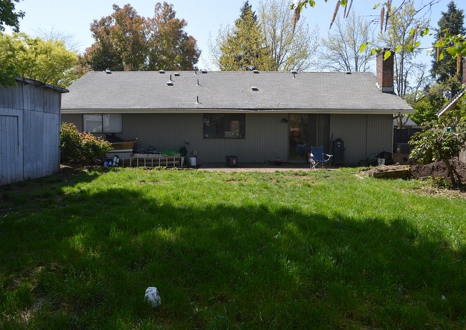 2nd image of 325 Lynnbrook Dr