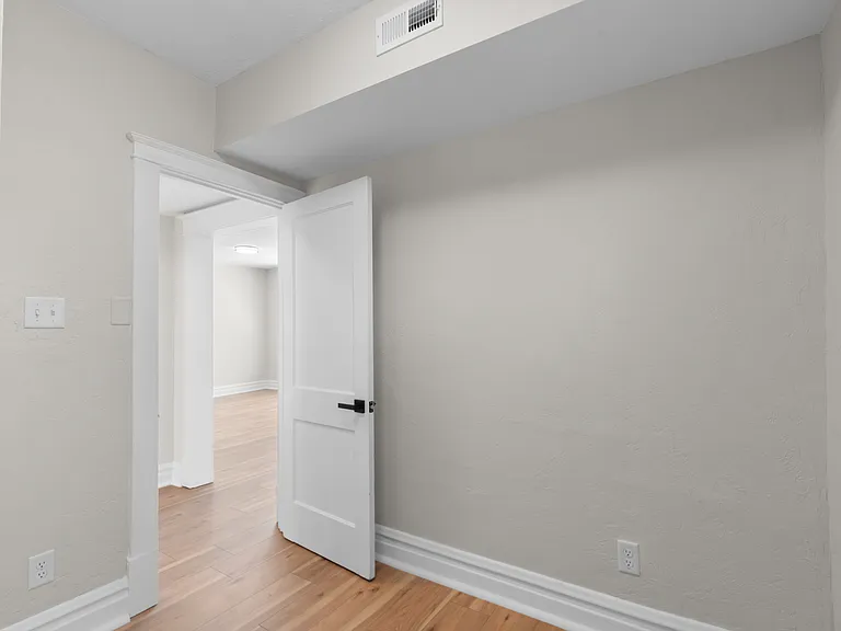 1024 Commodore Dr #A — Photo 6