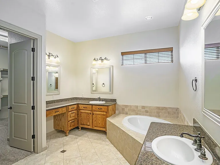 7713 Lakeview Cir — Photo 30