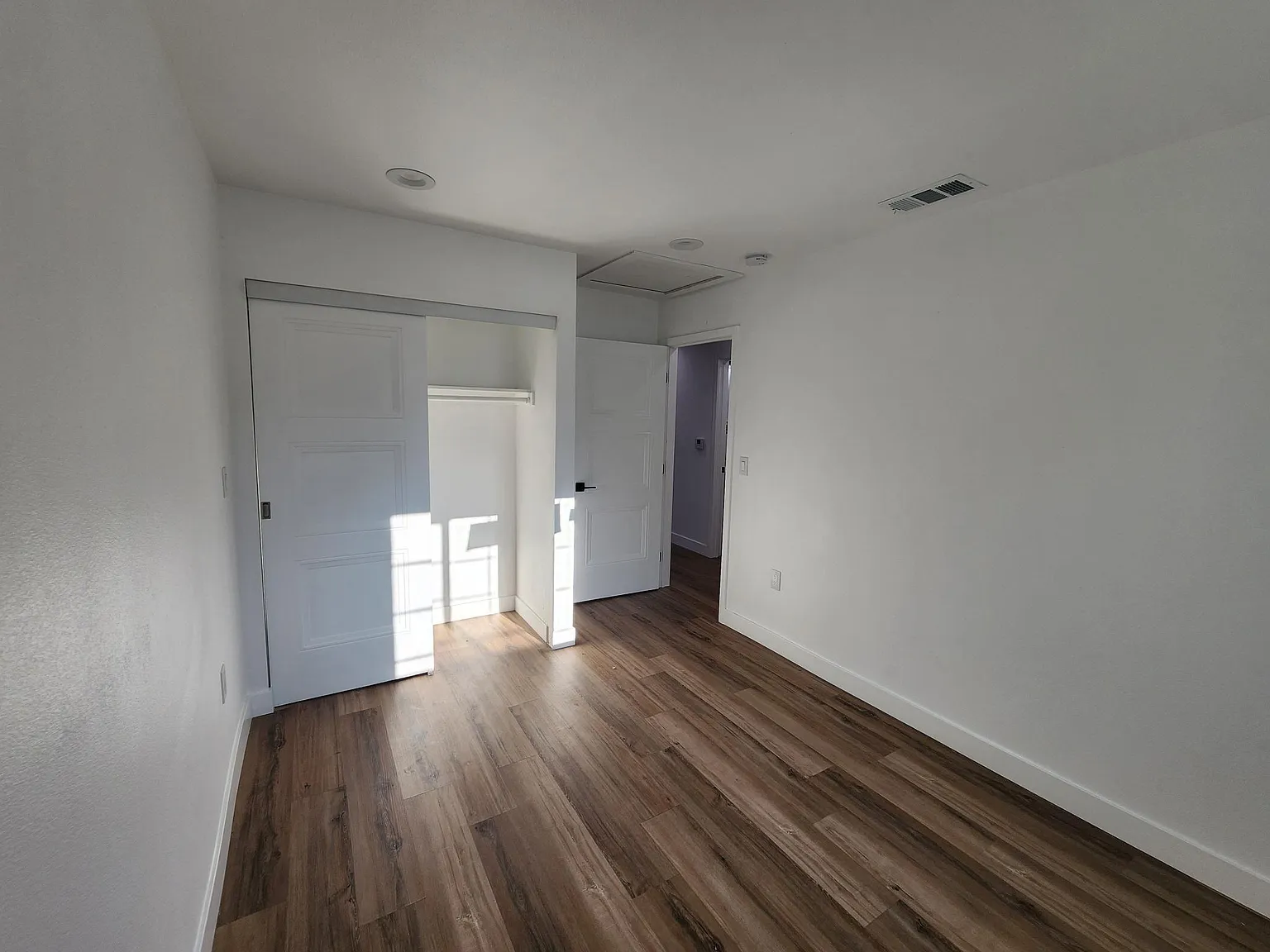 3 bed, 1000 sqft, $3,250 — Photo 4