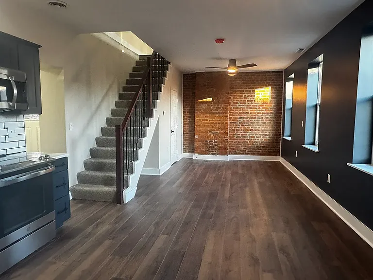 142 E Clifton Ave #3 — Photo 3