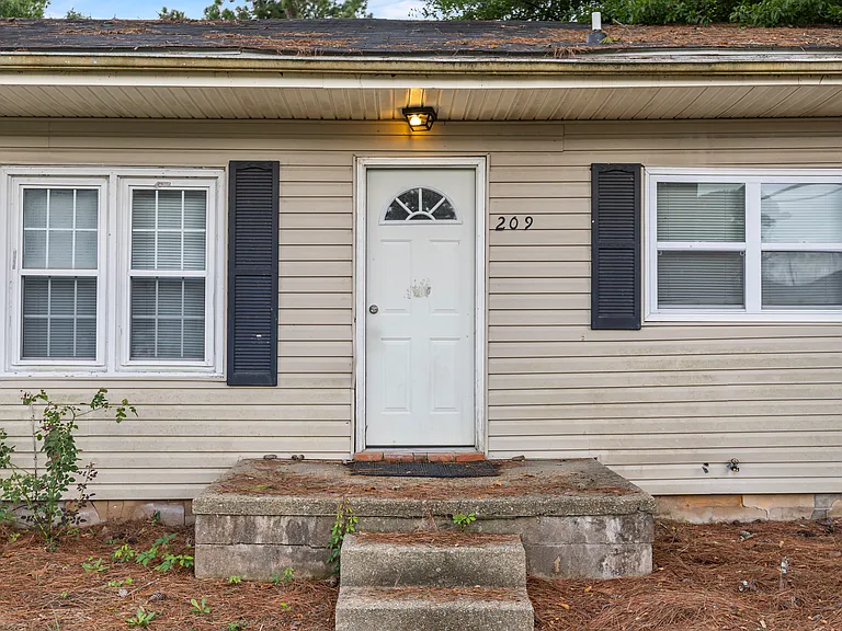 209 W Bridgers Street Ext — Photo 2