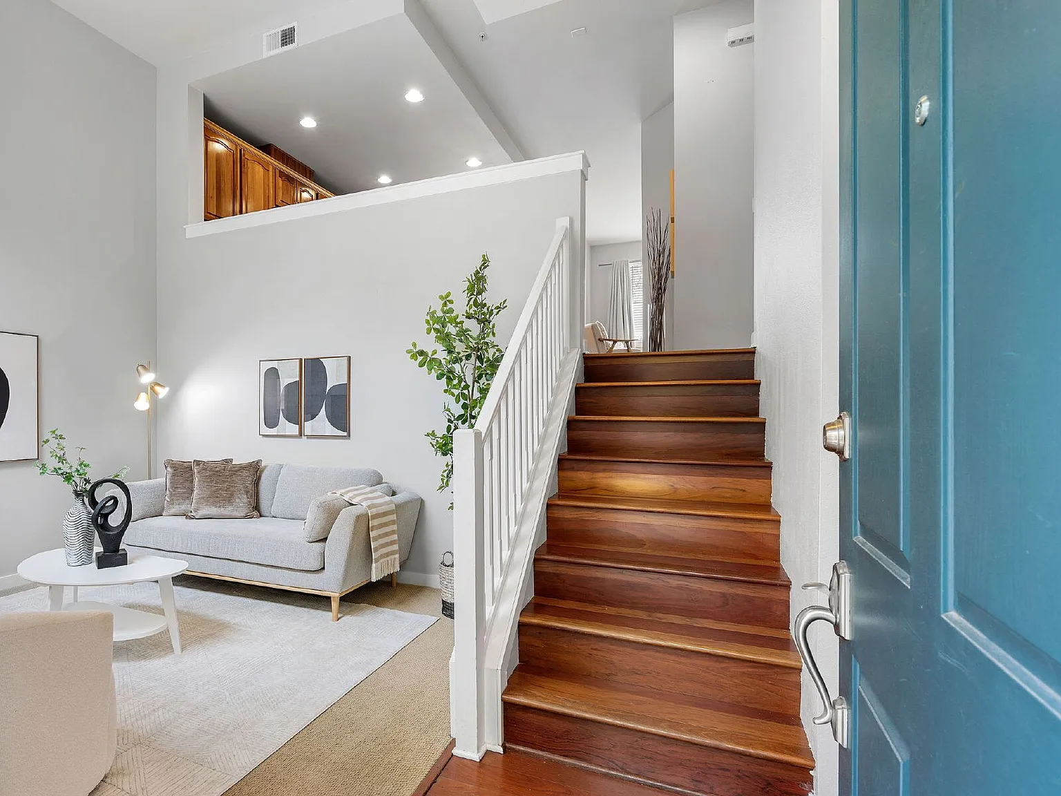 3 bed, 3.5 bath, 1786 sqft, $3,000 — Photo 1