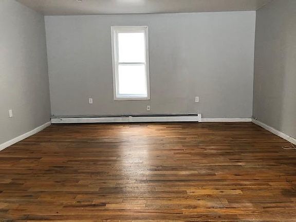 3rd image of 727 E 215th St #2F