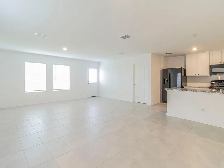 1122 Arborwood Dr — Photo 3
