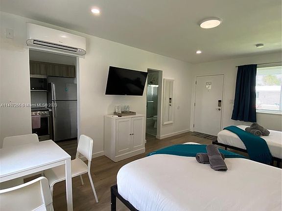 4th image of 600 N 20th Ave #9