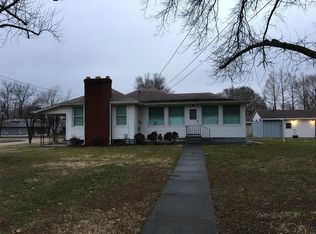 600 N Edwardsville St, Staunton, IL