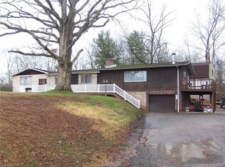 1515 Mill Branch Rd, Belpre, OH 45714