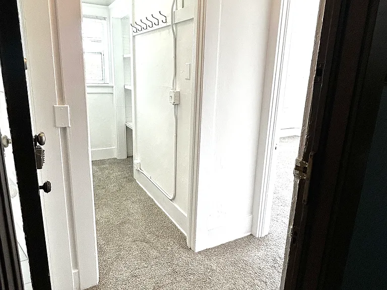 54 Rose Ave #7 — Photo 2