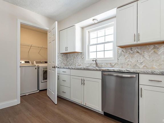 5th image of 664 N Robin Dr