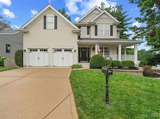 2159 Oak Dr, Saint Louis, MO 63131