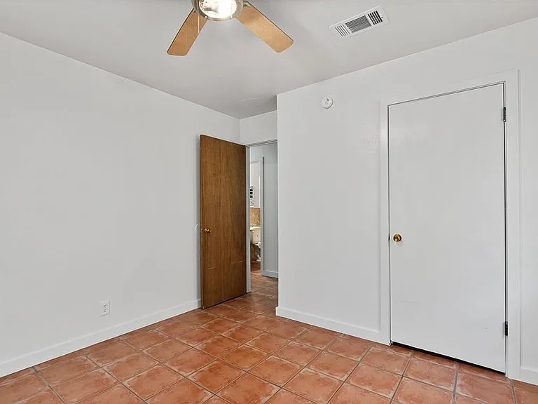 1424 Phillips St #1424 — Photo 6