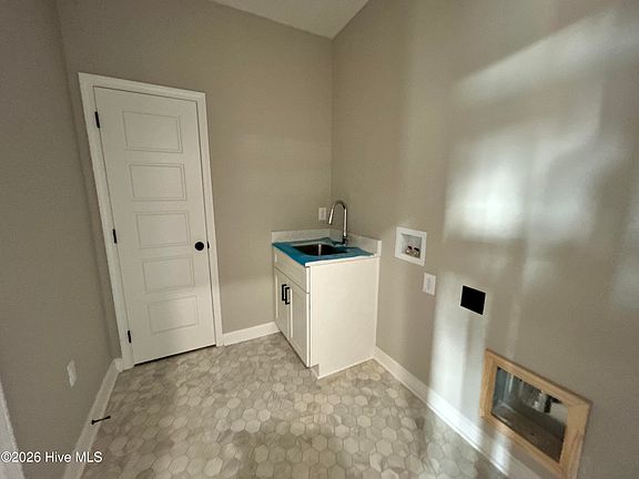 4th image of 3770 Chatsworth Drive