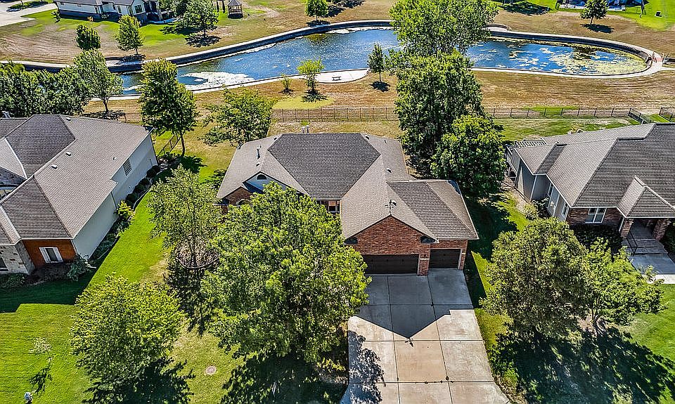 1st image of 307 Lakewood Dr