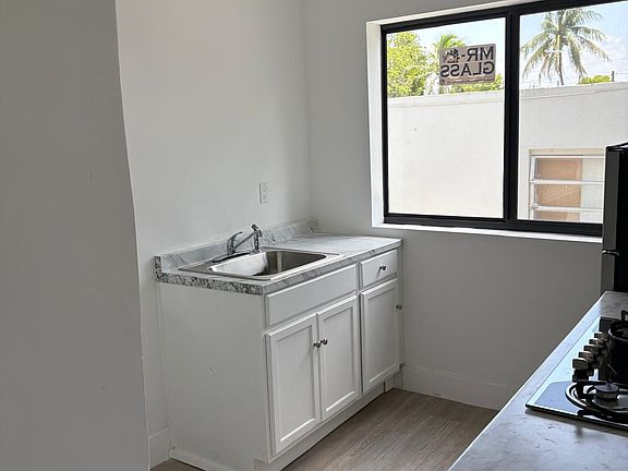 2nd image of 851 SW 4th St APT 6