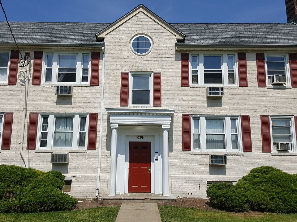 2nd image of 939D E Front St Unit 106
