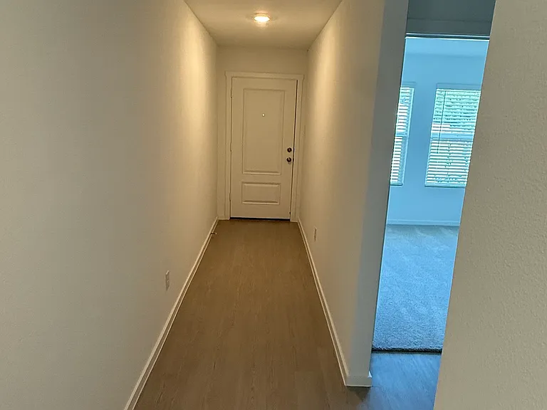 2053 Derby Ln — Photo 6