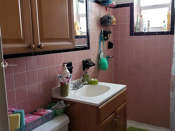 4th image of 6108 Dewey St