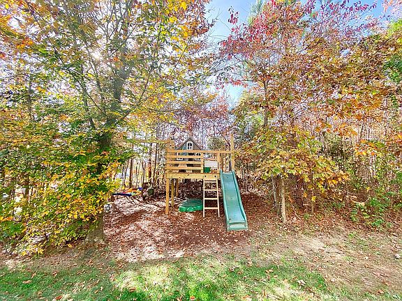 3rd image of 11522 Oakrise Rd