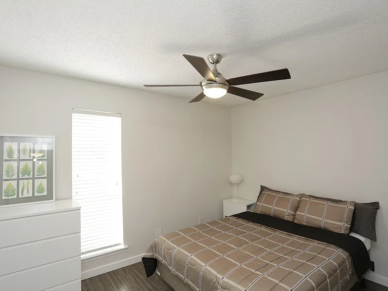 Soco at Alpine bedroom with decor