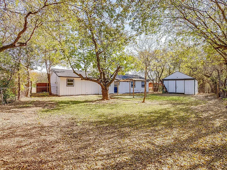 521 Mesquite Ave N — Photo 37