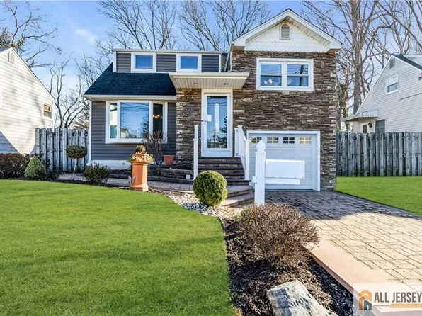 10 Lily St, Parlin, NJ 08859