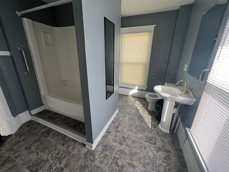 512 Phelps St — Photo 14