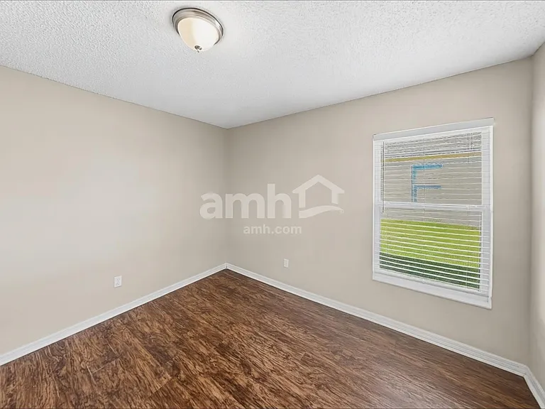 315 Colony Ct — Photo 13