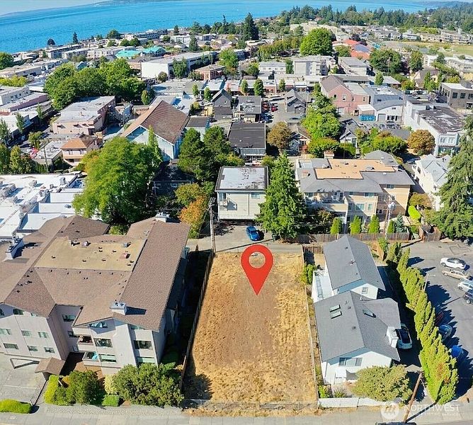 2nd image of 527 Maple Street