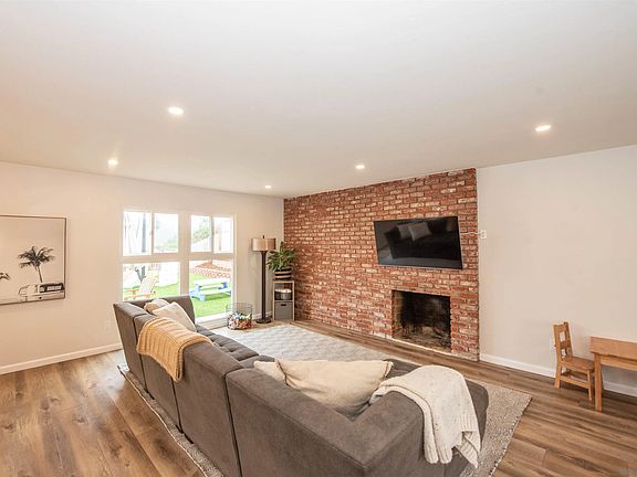 3rd image of 8576 Harwell Dr
