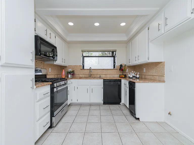5212 Berkshire Way — Photo 7