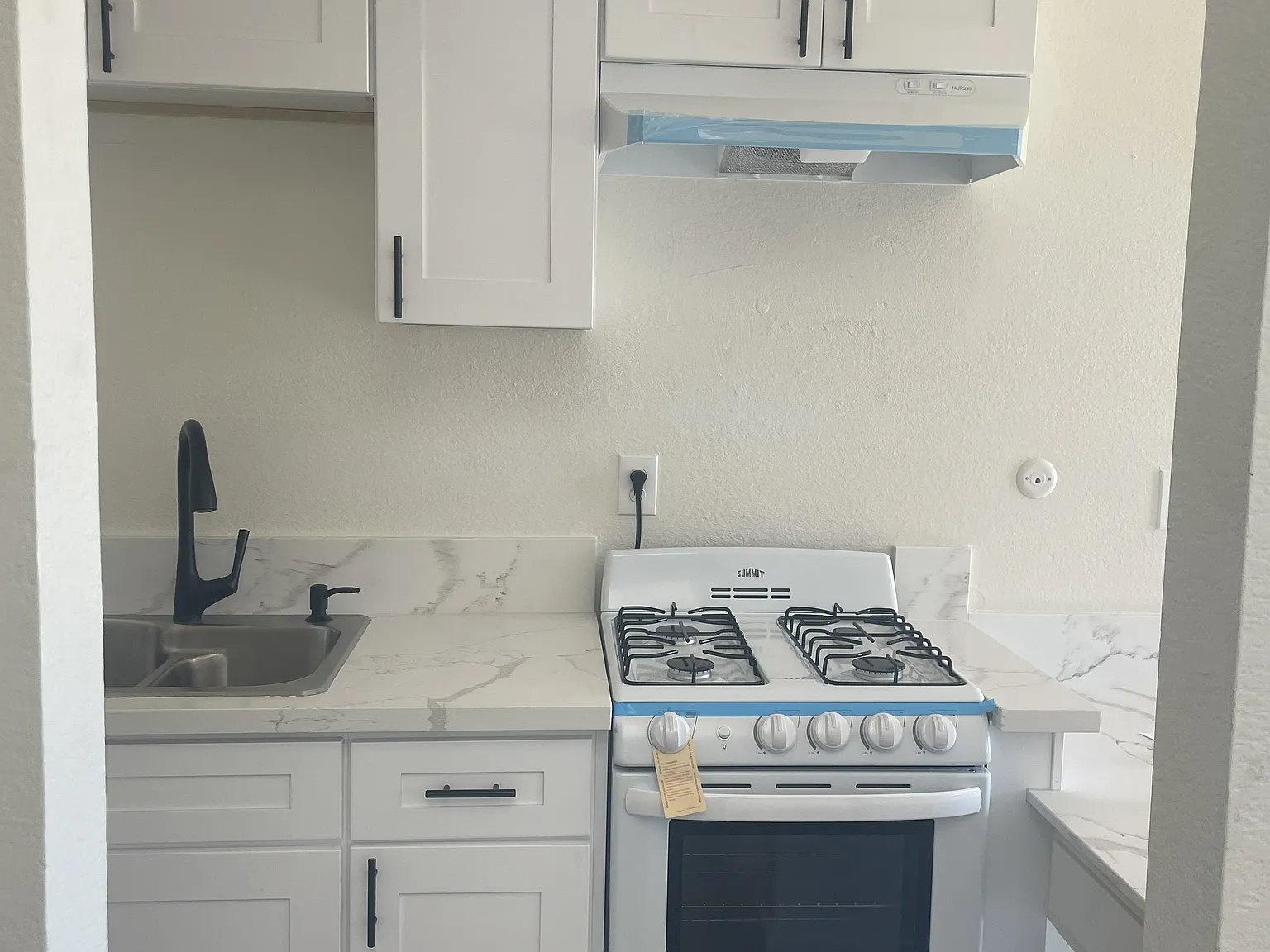 Studio, 415 sqft, $1,550 — Photo 2