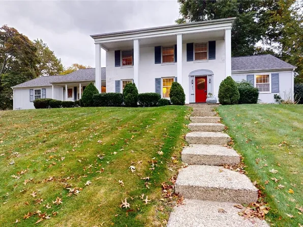 6015 Overlook Dr, Erie, PA 16505