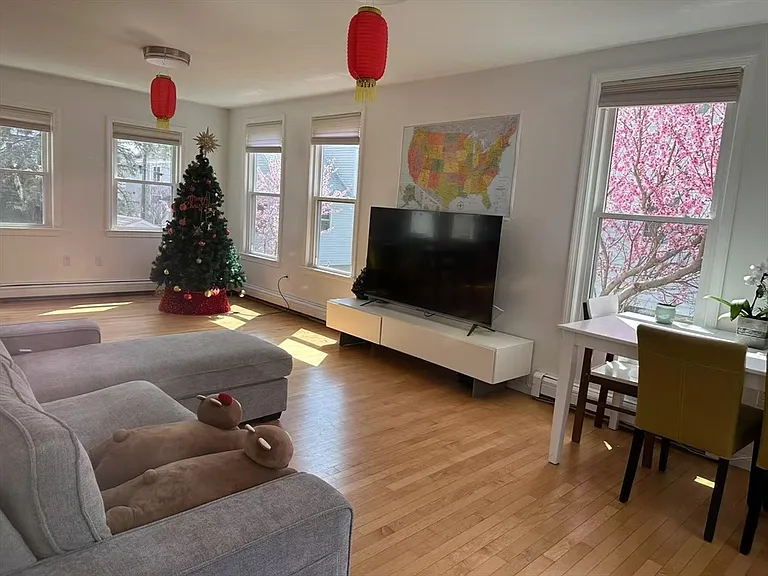 21 Albemarle Ave — Photo 2