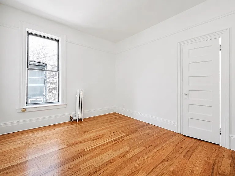566 7th St #16 — Photo 3