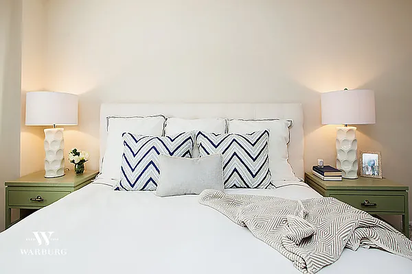 Sold by Warburg | media 8