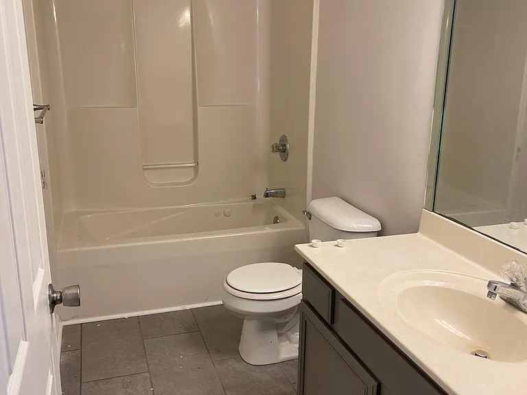 Full bath upstairs