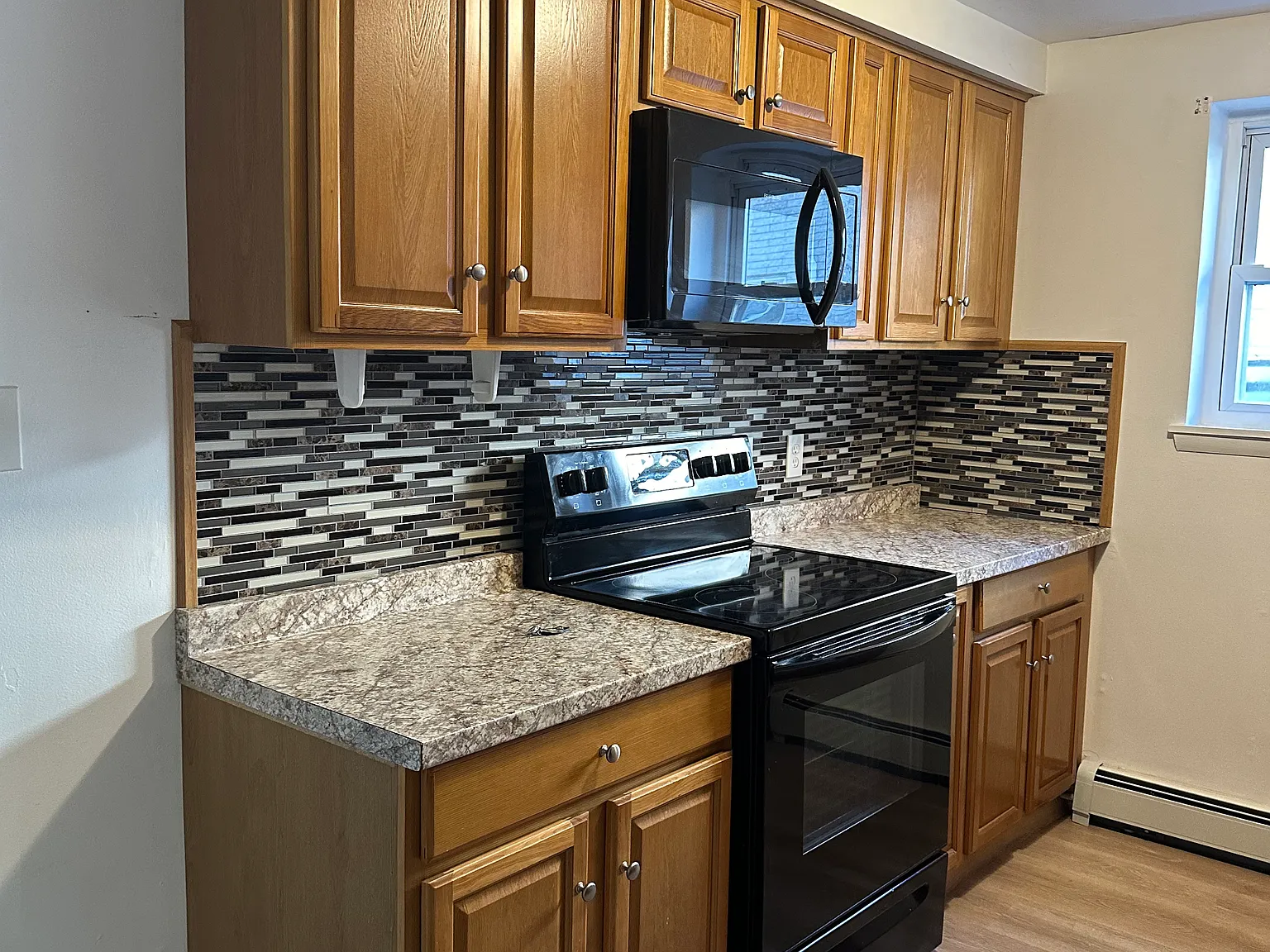 171 Mead St — Photo 2
