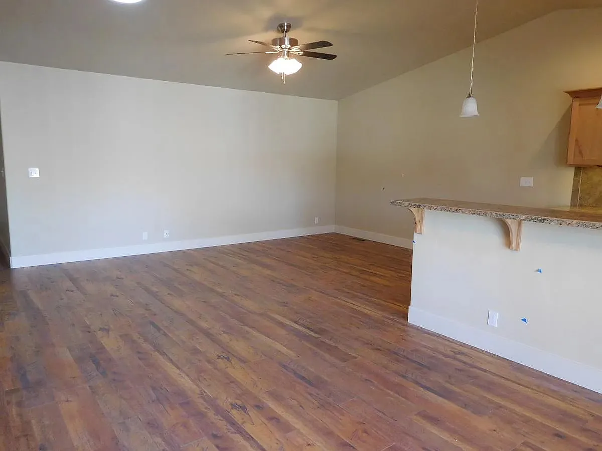 2 bed, 1367 sqft, $1,875 — Photo 4