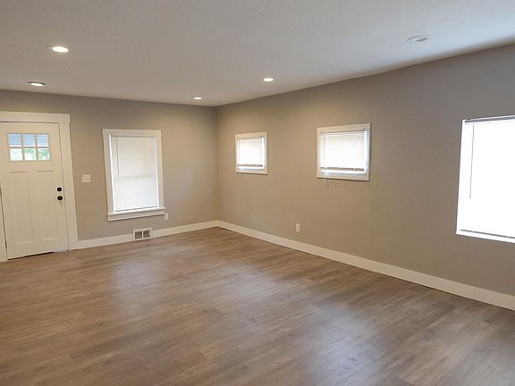 3rd image of 3158 W 8th Ave