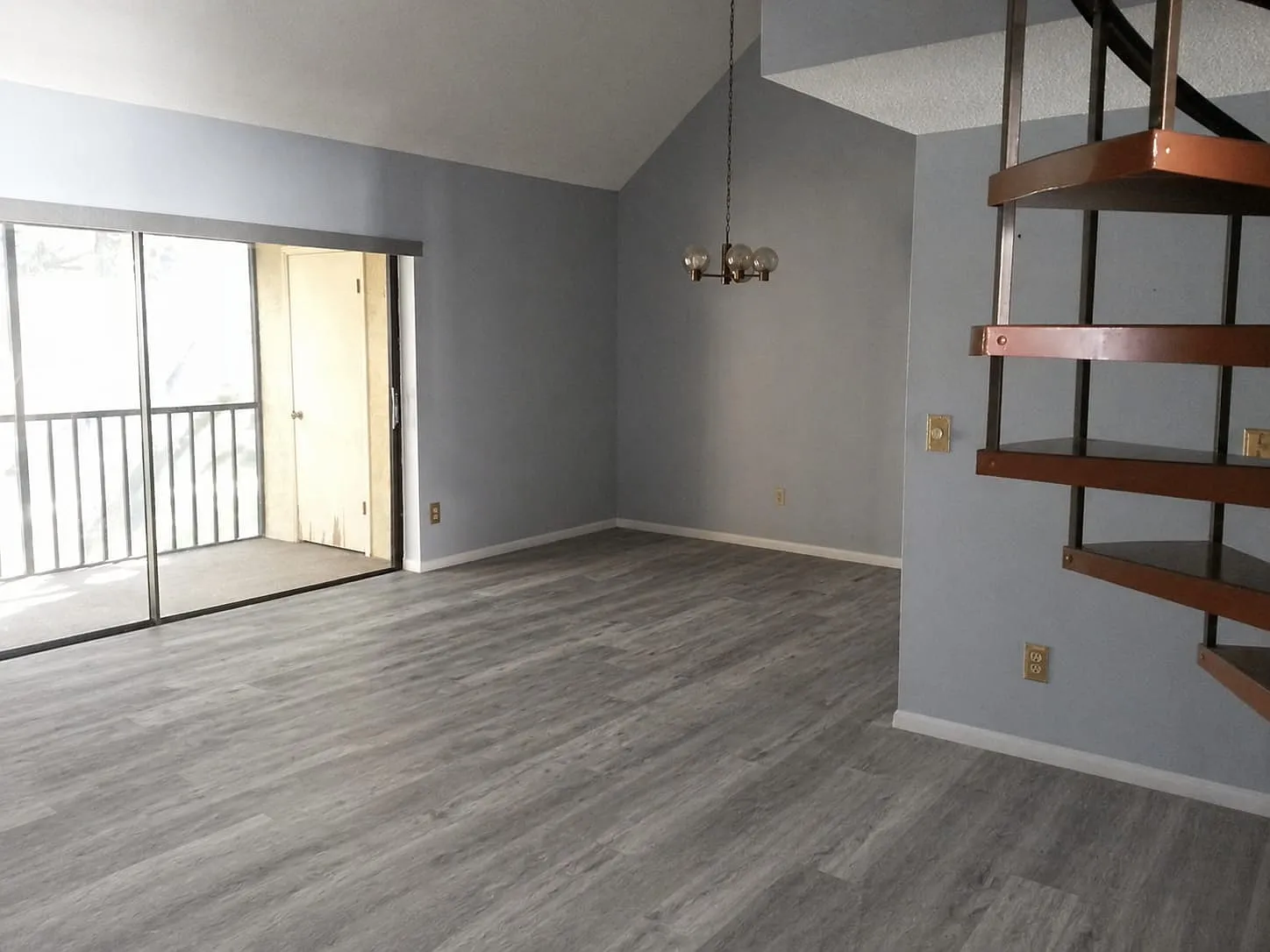 2 bed, 975 sqft, $1,500 — Photo 2